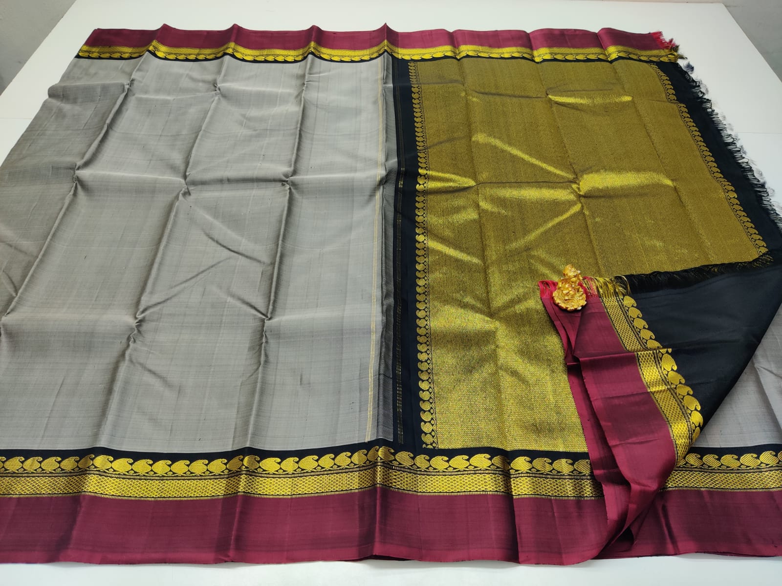 Grey Kanchipuram Silk Saree - Image 3