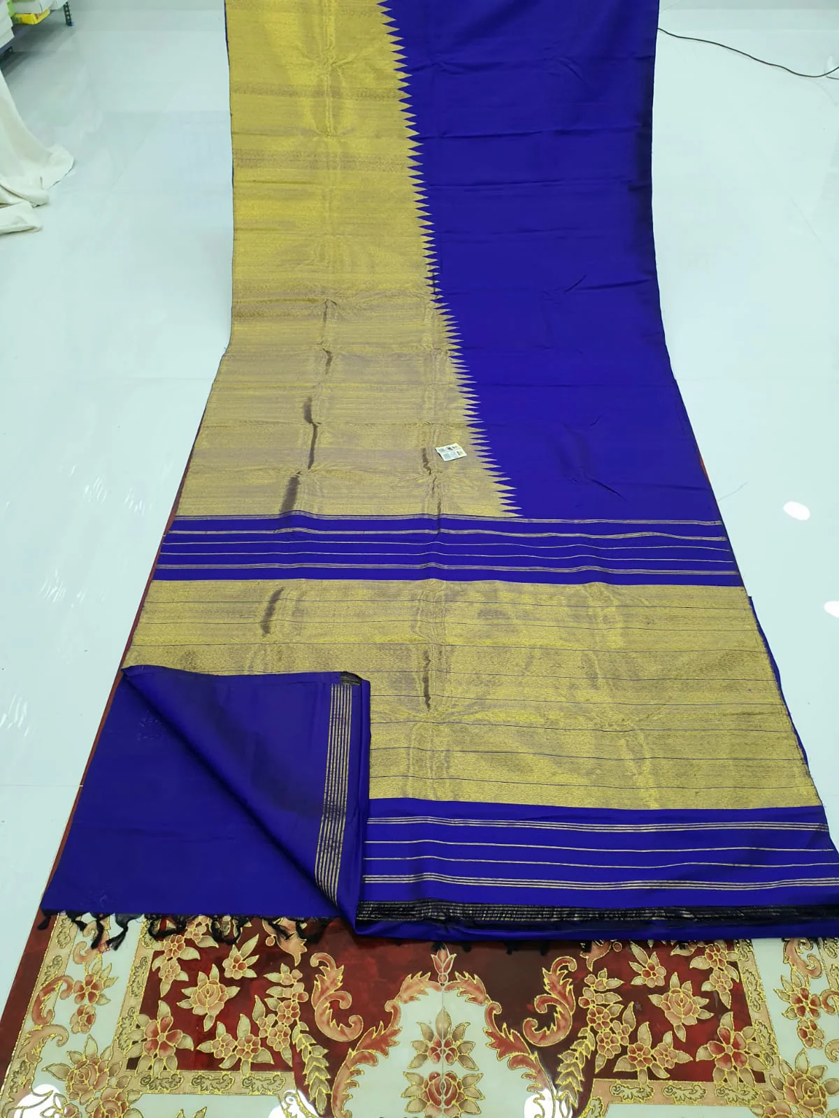 Royal Blue Raising Temple Border Kanchipuram Silk Saree - Image 4