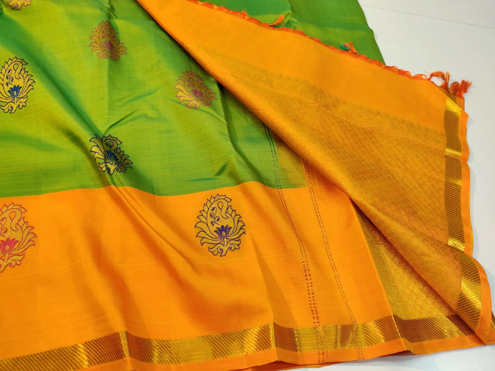 Yellowish Green Kanchipuram Silk Saree - Image 3